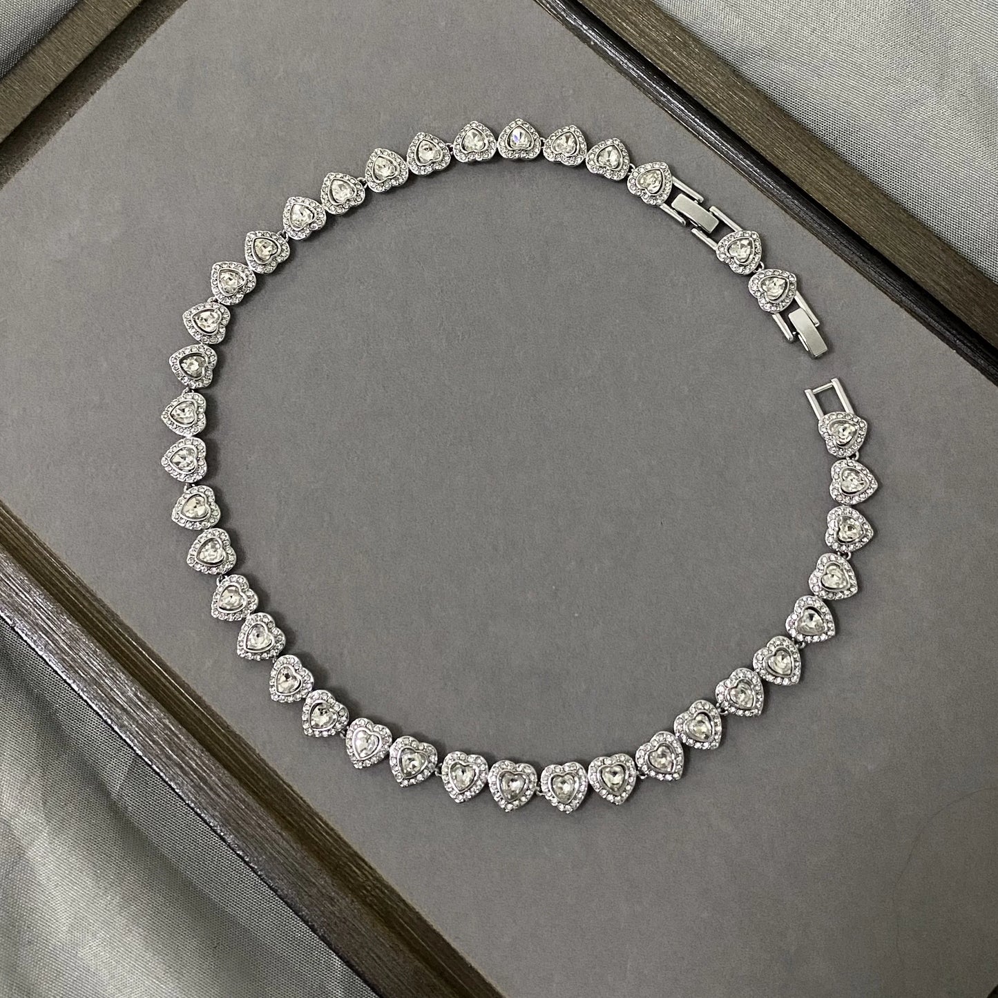 Love Pearl Elegance: Women’s Light Luxury Jewelry Set – Necklace, Earrings & Bracelet