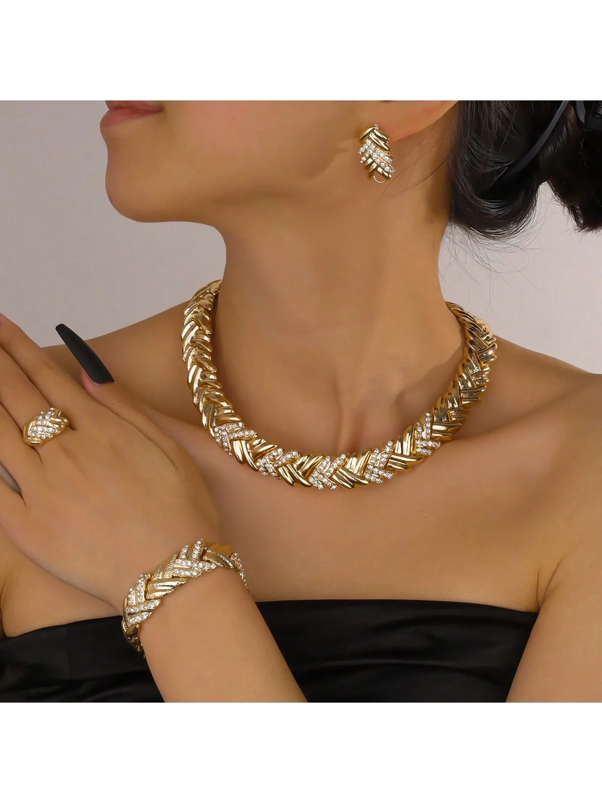 Dubai Royal Elegance: 18K Gold Plated African Bridal Jewelry Set – Choker, Earrings & Ring