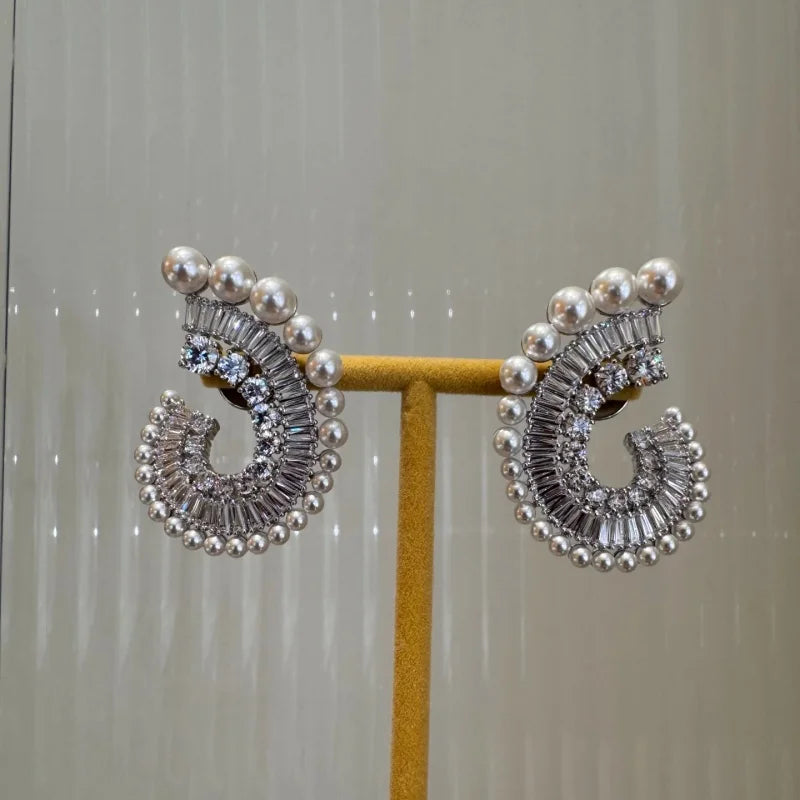 Love Pearl Elegance: Women’s Light Luxury Jewelry Set – Necklace, Earrings & Bracelet