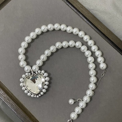 Love Pearl Elegance: Women’s Light Luxury Jewelry Set – Necklace, Earrings & Bracelet